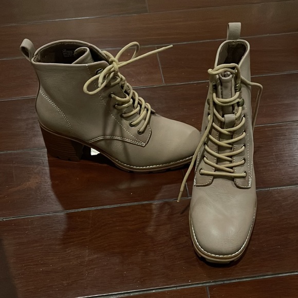 KORKS Chelsea Combat Lace-up Natural Heels Booties Beige size 6.5M - Picture 3 of 10